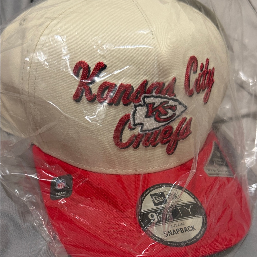 New Era NFL Team Snapback Cap - Gray, Cream & Red